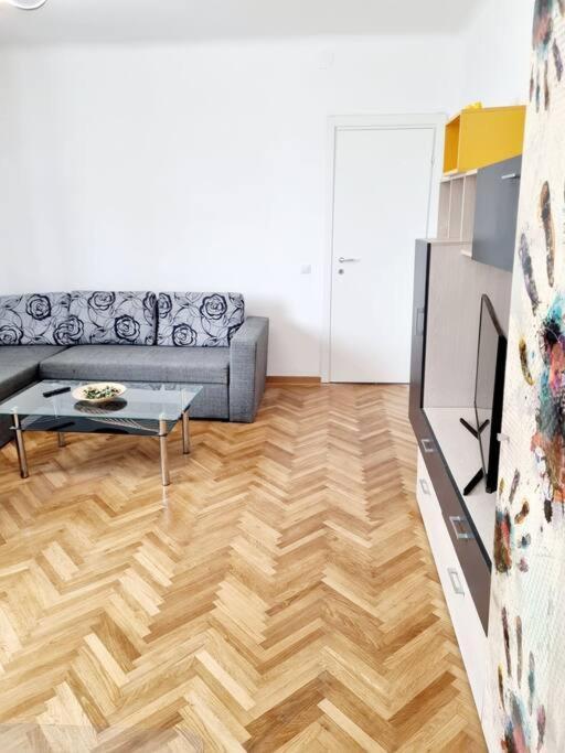 Cozy Apartment Near City Center Boekarest Buitenkant foto